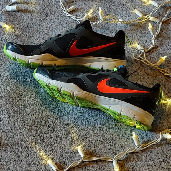 women's Nike Training Sneaker size 9 - Picture 2 of 8